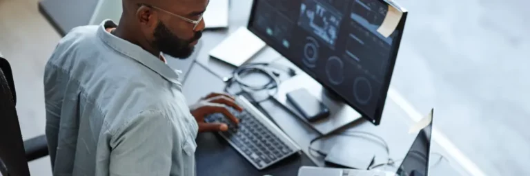 Office scene expressing the contract law training course Confidentiality.