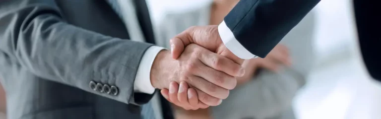 Office scene expressing the commercial awareness course Negotiation in international business.